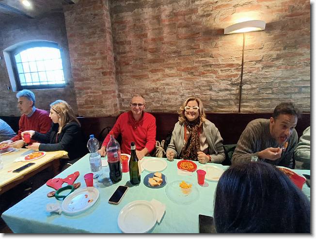 Clicca per scorrere le foto originali ingrandite