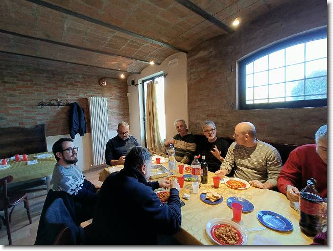 Clicca per scorrere le foto originali ingrandite