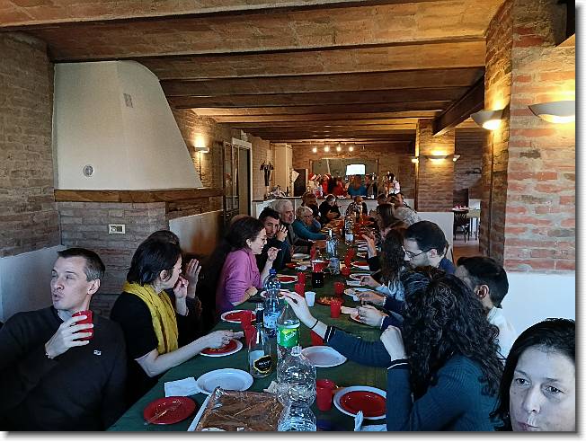 Clicca per scorrere le foto originali ingrandite