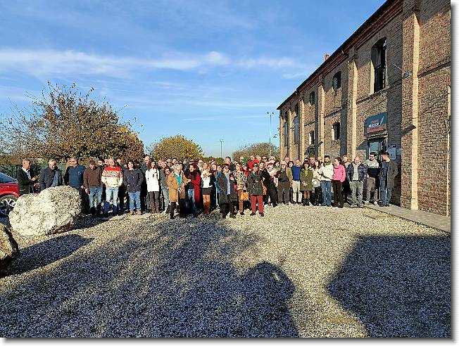 Clicca per scorrere le foto originali ingrandite
