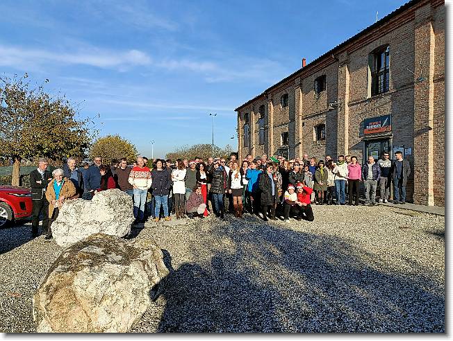 Clicca per scorrere le foto originali ingrandite