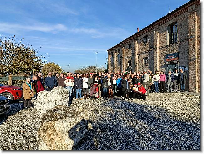 Clicca per scorrere le foto originali ingrandite