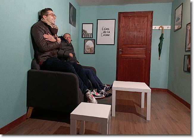 Clicca per scorrere le foto originali ingrandite