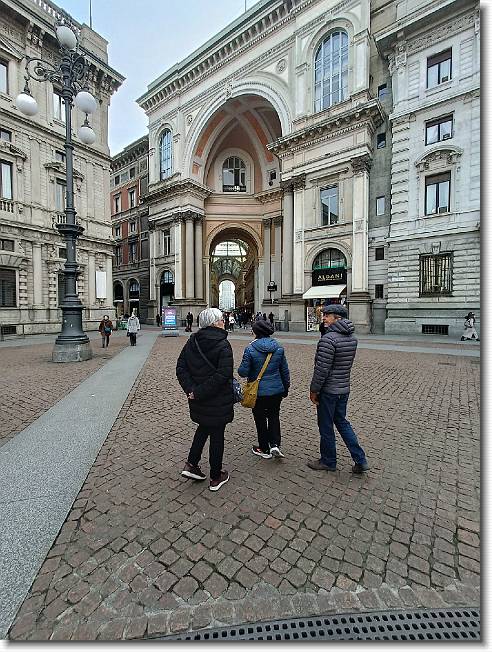 Clicca per scorrere le foto originali ingrandite