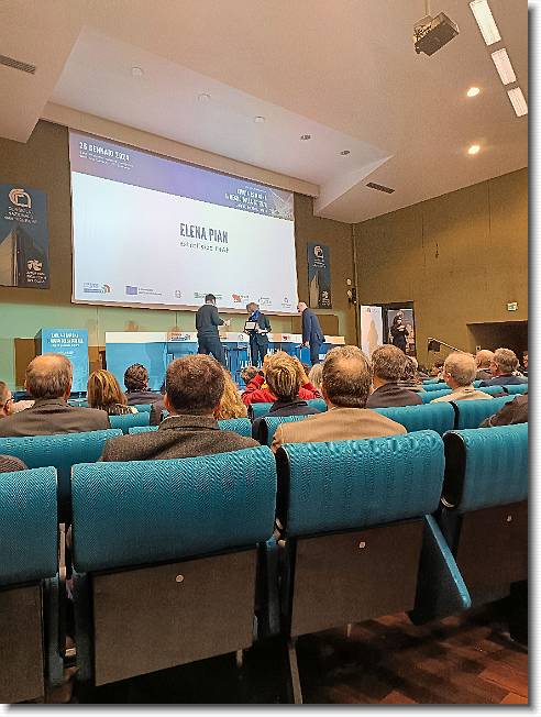 Clicca per scorrere le foto originali ingrandite