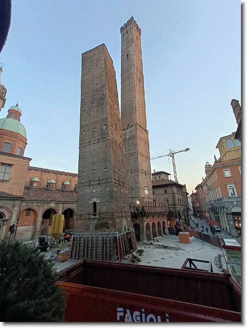 Clicca per scorrere le foto originali ingrandite