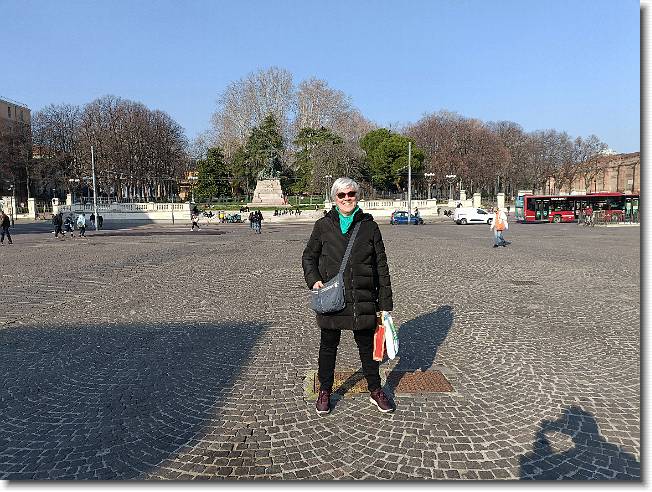 Clicca per scorrere le foto originali ingrandite