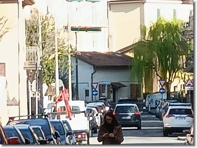 Clicca per scorrere le foto originali ingrandite