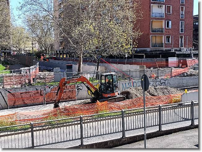 Clicca per scorrere le foto originali ingrandite