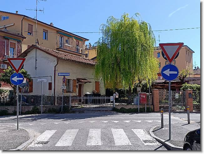 Clicca per scorrere le foto originali ingrandite