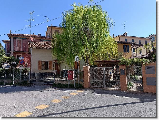 Clicca per scorrere le foto originali ingrandite