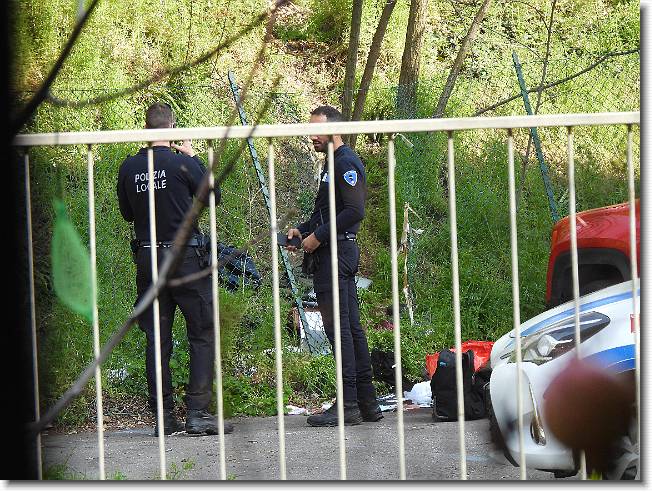 Clicca per scorrere le foto originali ingrandite