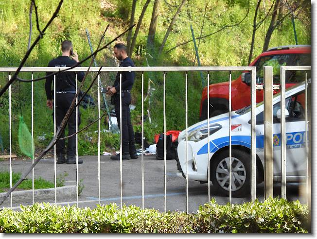 Clicca per scorrere le foto originali ingrandite