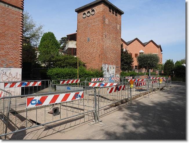 Clicca per scorrere le foto originali ingrandite