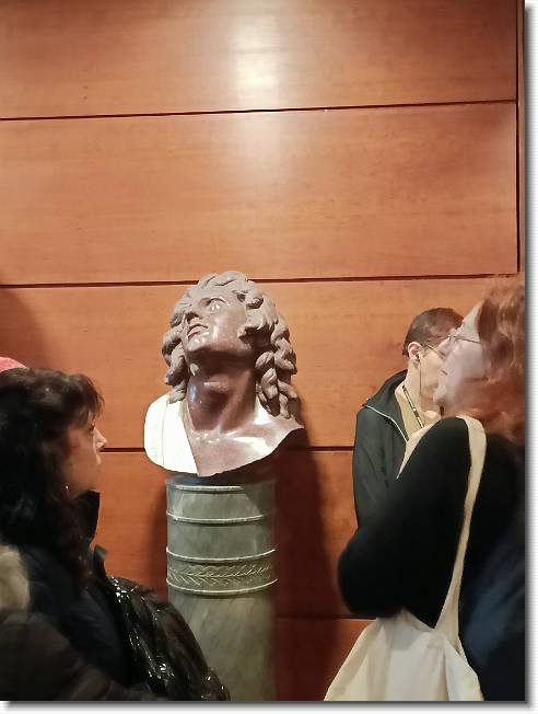 Clicca per scorrere le foto originali ingrandite