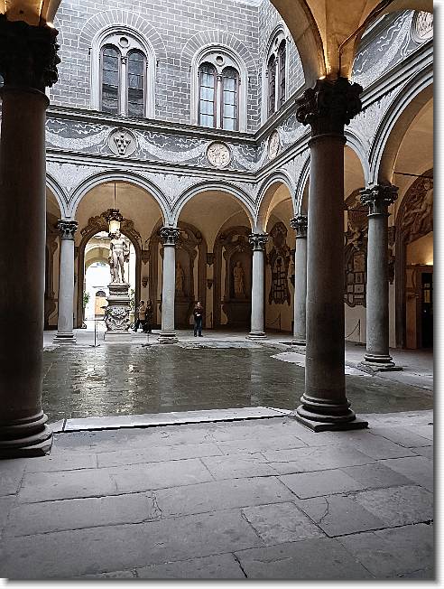 Clicca per scorrere le foto originali ingrandite
