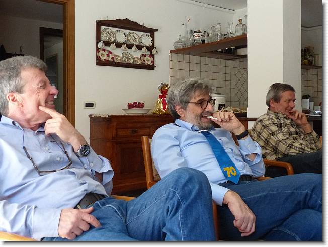 Clicca per scorrere le foto originali ingrandite