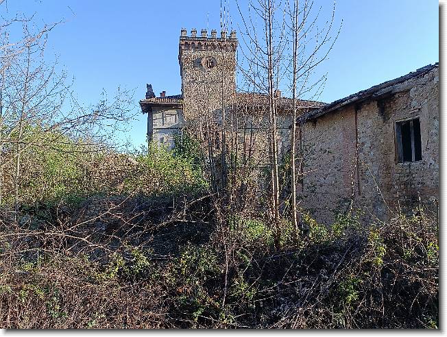 Clicca per scorrere le foto originali ingrandite