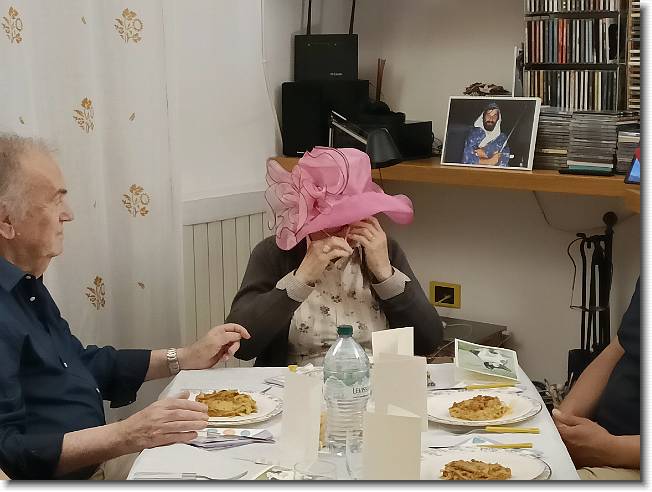 Clicca per scorrere le foto originali ingrandite