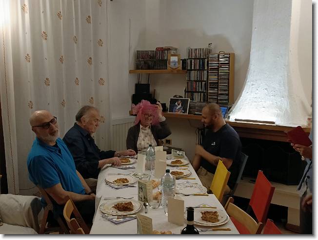Clicca per scorrere le foto originali ingrandite