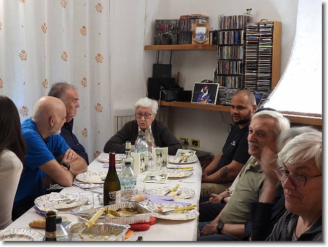 Clicca per scorrere le foto originali ingrandite
