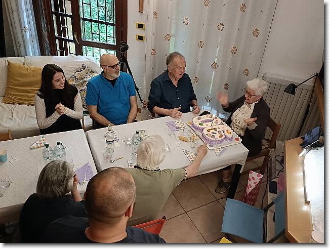 Clicca per scorrere le foto originali ingrandite