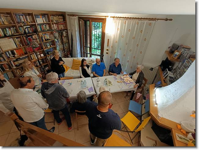 Clicca per scorrere le foto originali ingrandite