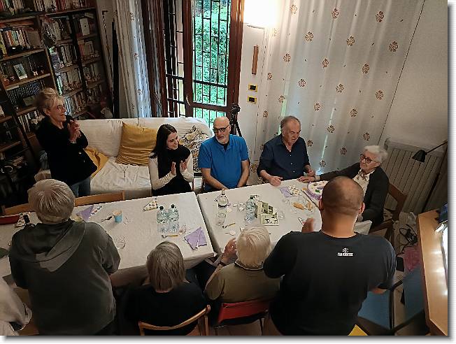 Clicca per scorrere le foto originali ingrandite