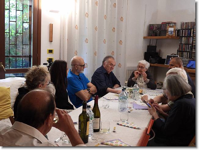 Clicca per scorrere le foto originali ingrandite