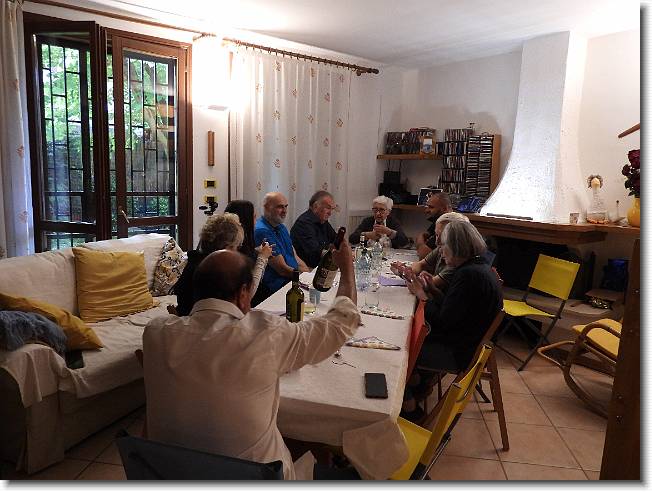 Clicca per scorrere le foto originali ingrandite