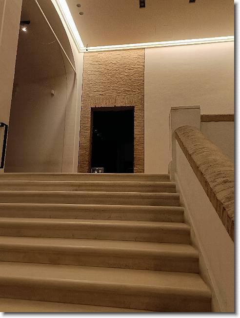 Clicca per scorrere le foto originali ingrandite
