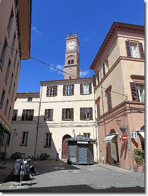 Clicca per scorrere le foto originali ingrandite