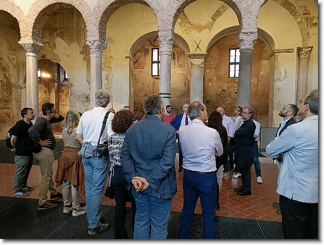 Clicca per scorrere le foto originali ingrandite