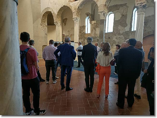 Clicca per scorrere le foto originali ingrandite