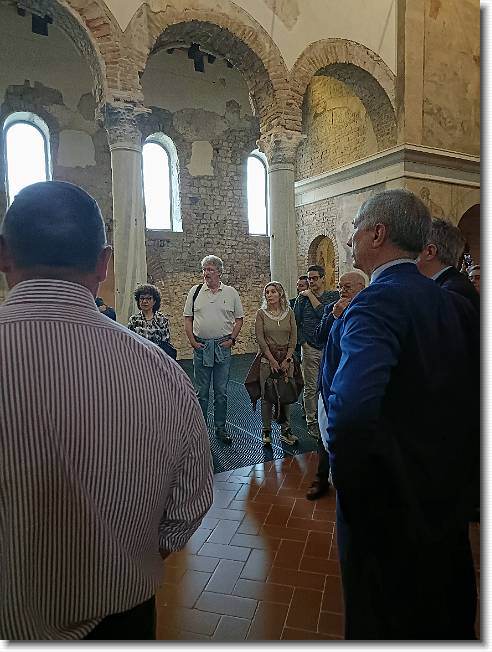 Clicca per scorrere le foto originali ingrandite