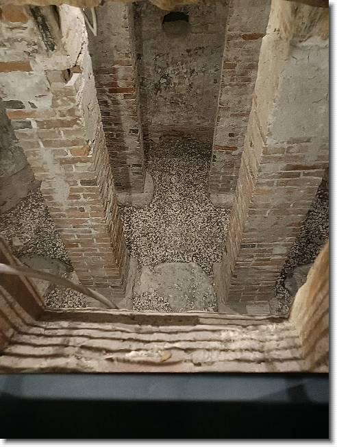 Clicca per scorrere le foto originali ingrandite