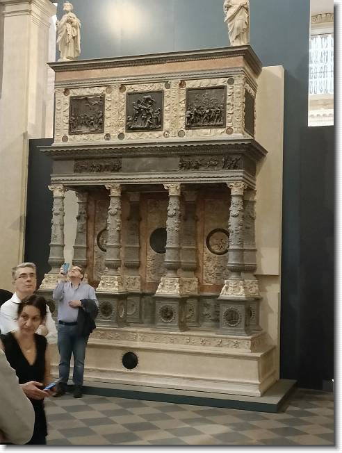 Clicca per scorrere le foto originali ingrandite