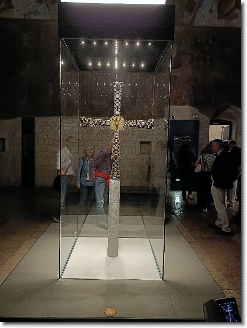 Clicca per scorrere le foto originali ingrandite