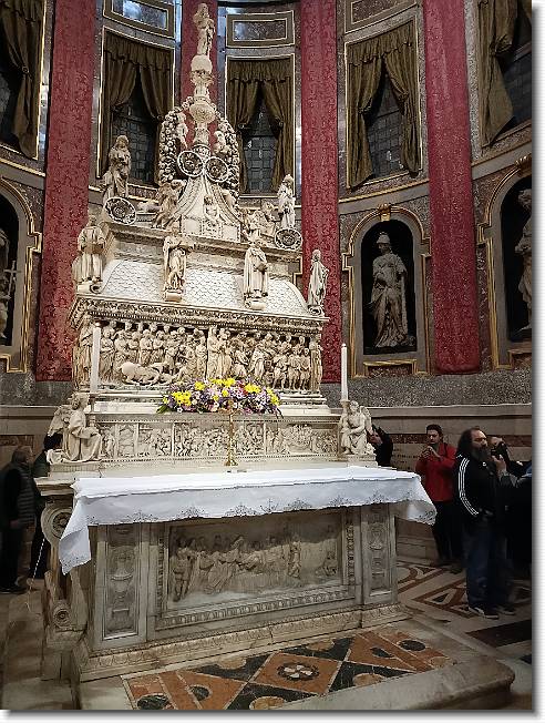 Clicca per scorrere le foto originali ingrandite