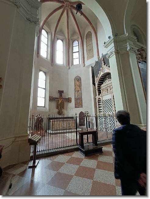 Clicca per scorrere le foto originali ingrandite
