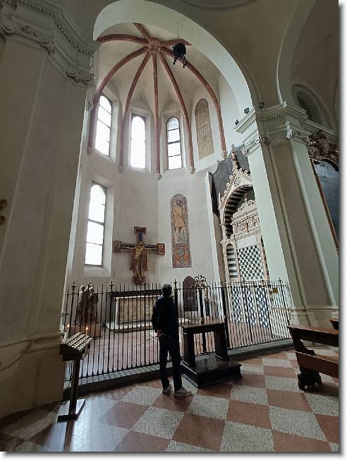Clicca per scorrere le foto originali ingrandite
