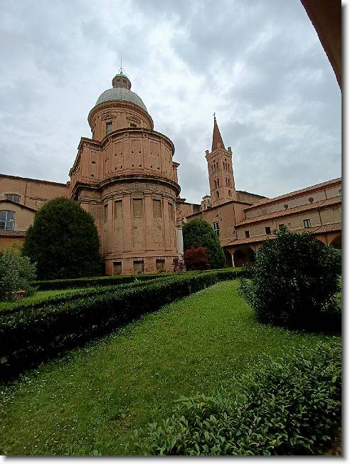 Clicca per scorrere le foto originali ingrandite