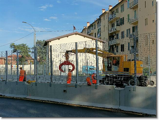 Clicca per scorrere le foto originali ingrandite