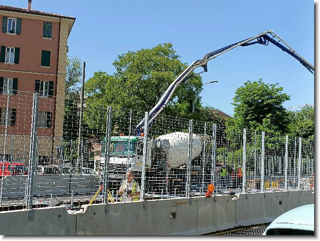 Clicca per scorrere le foto originali ingrandite