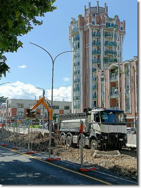 Clicca per scorrere le foto originali ingrandite