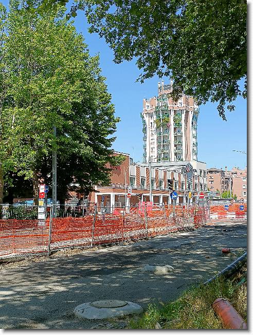 Clicca per scorrere le foto originali ingrandite