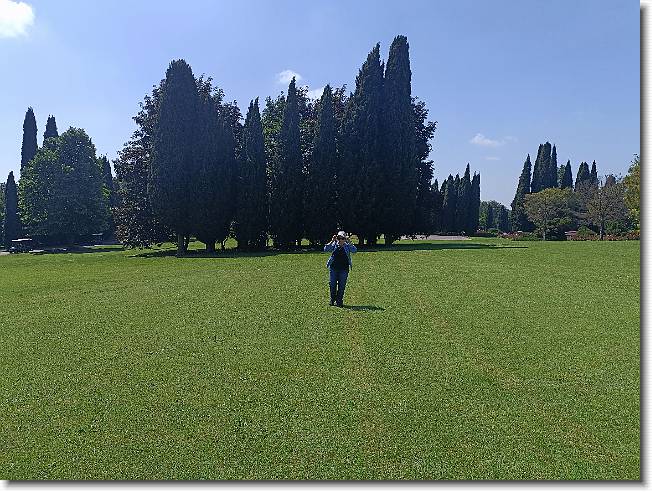 Clicca per scorrere le foto originali ingrandite