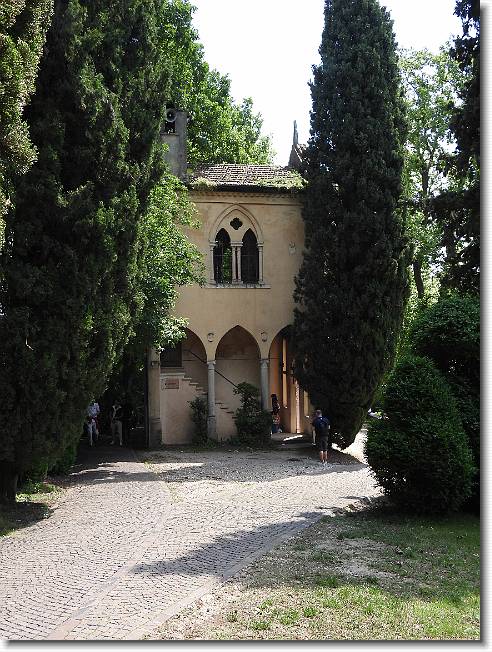 Clicca per scorrere le foto originali ingrandite
