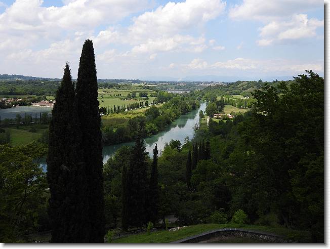 Clicca per scorrere le foto originali ingrandite