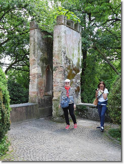 Clicca per scorrere le foto originali ingrandite